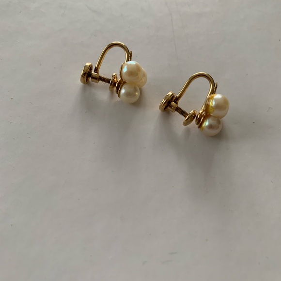 Elegant Pearl Cluster Earrings - Picture 4 of 6